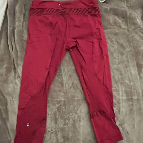Red crop Lululemon Leggings size 8 - Picture 4 of 4